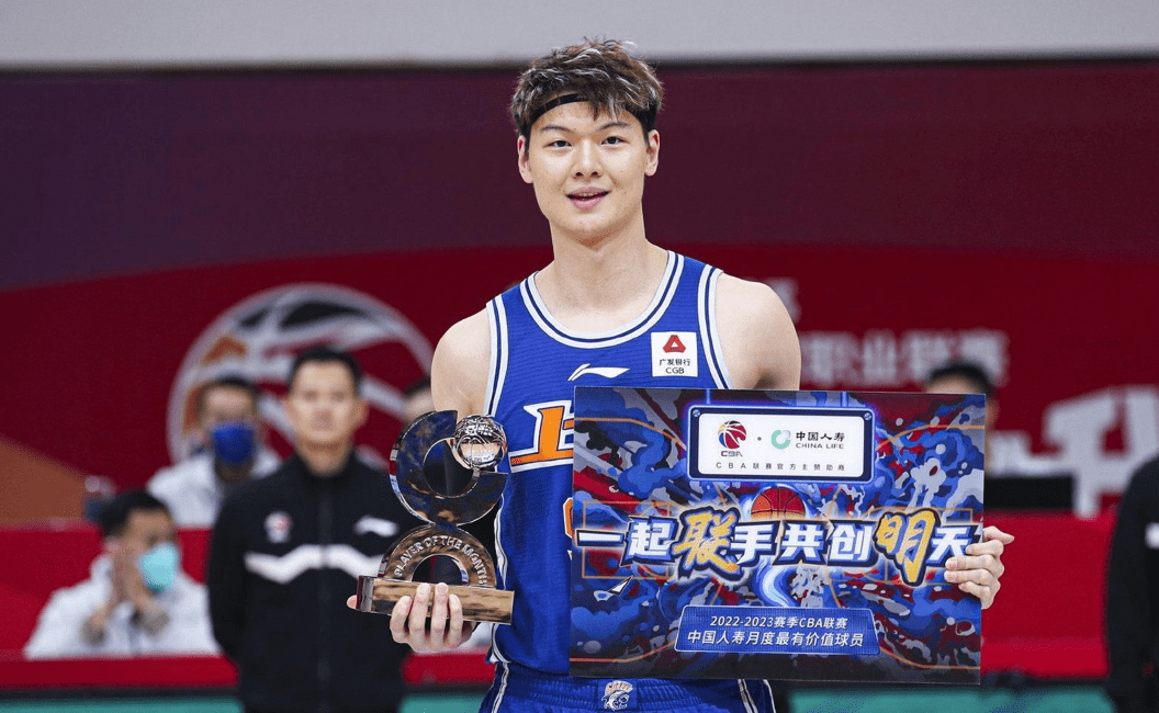 埃因霍温围绕法国杯绝杀压哨辽宁本钢冲刺阶段状态回暖，尼斯篮板制胜备战欧冠看傻球迷的简单介绍