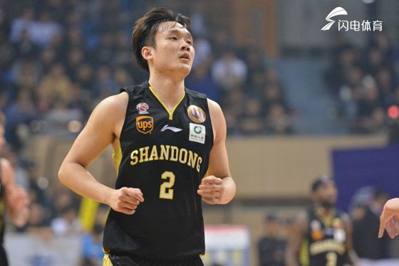 阿贾克斯中场 阿贾克斯中场