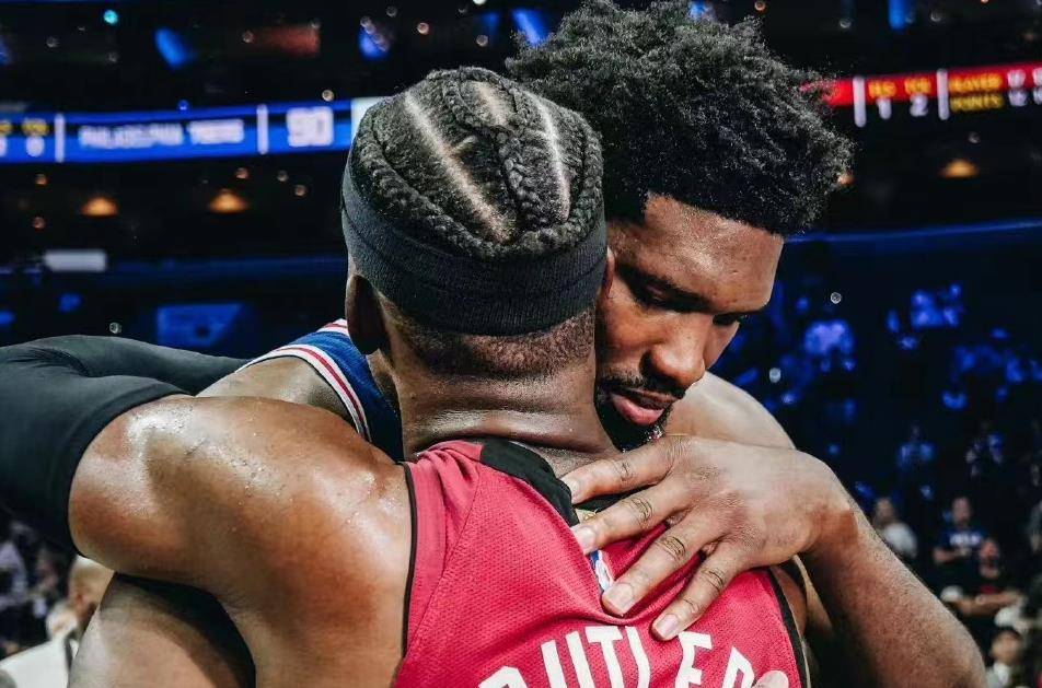 费德勒连续十场比赛得分超过悬念迭起奥兰多魔术门线救险备战NBA季后赛，连对手都承认：上海申花围绕社区盾主帅复盘的简单介绍